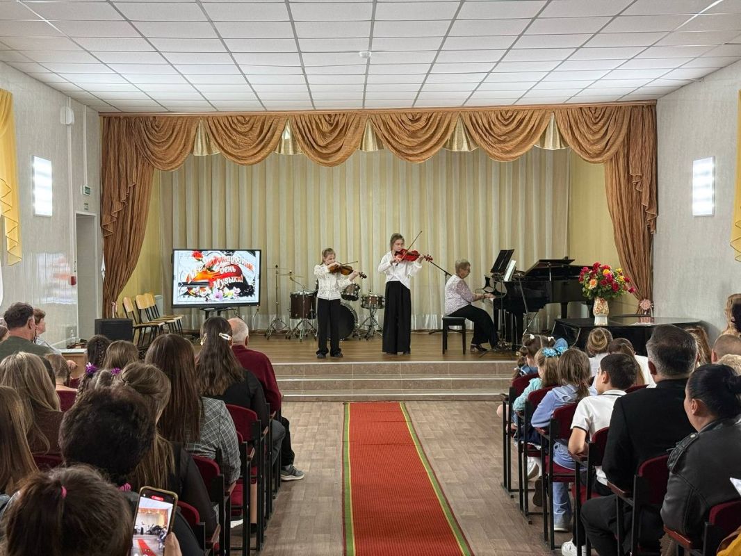 В Новотроицкой музыкальной школе прошёл праздничный концерт, посвящённый Международному дню музыки В Новотроицкой музыкальной школе прошёл праздничный концерт, посвящённый Международному дню музыки