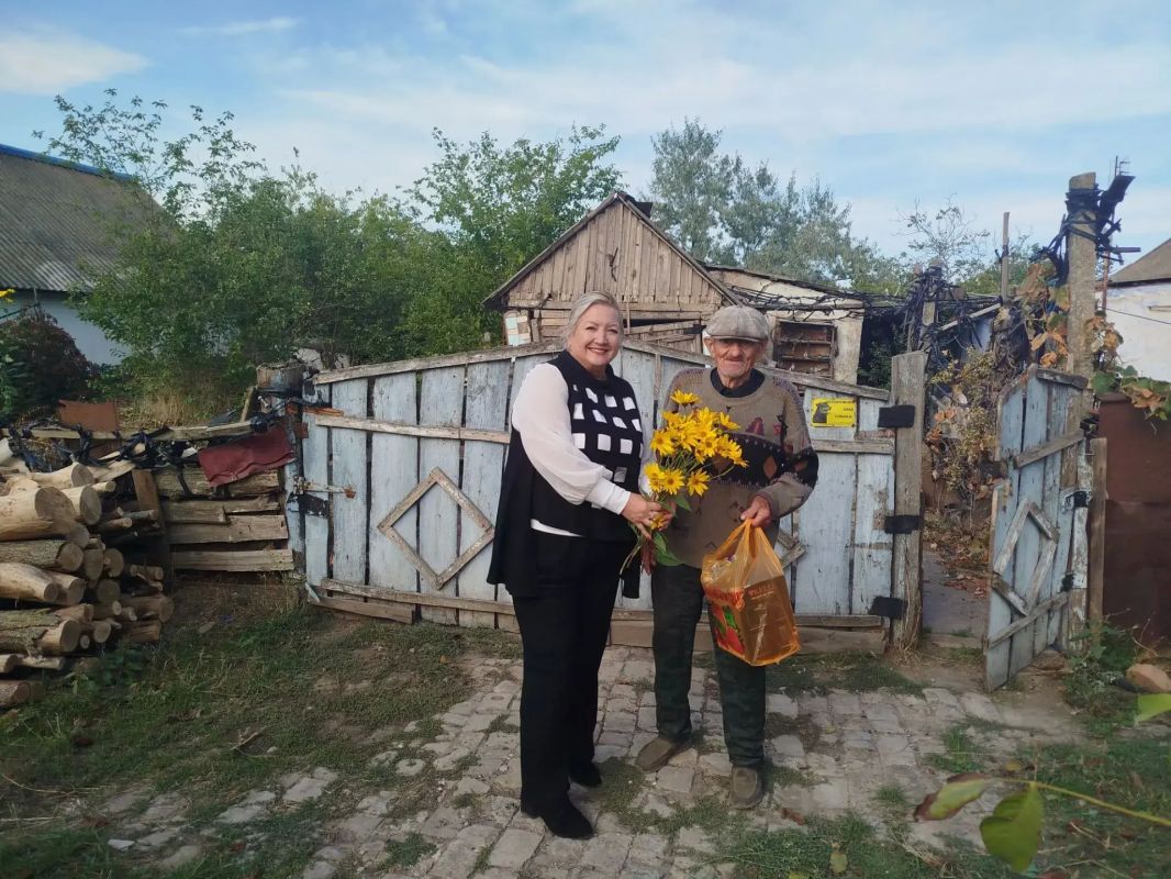 Активисты ТОС «Роза» из села Фёдоровка провели поздравительную акцию, посвящённую Дню пожилого человека Активисты ТОС «Роза» из села Фёдоровка провели поздравительную акцию, посвящённую Дню пожилого человека
