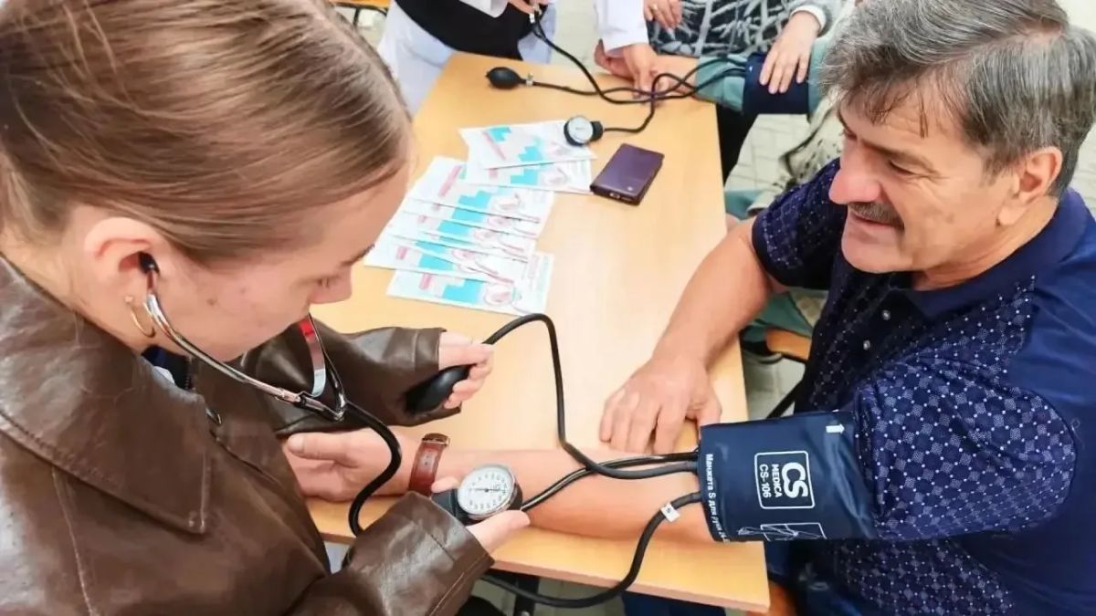 Здоровье — под контролем: в Геническе прошла акция «Береги своё сердце!» Здоровье — под контролем: в Геническе прошла акция «Береги своё сердце!»