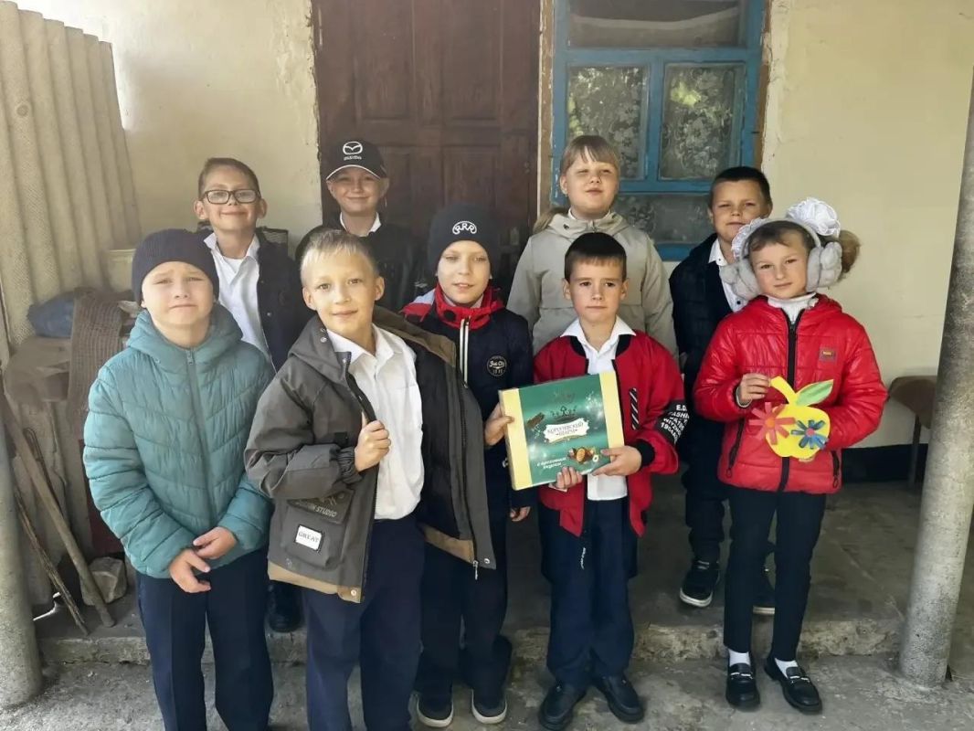 Александр Дудка: 1 октября — День пожилых людей: учащиеся Приморской школы навестили старшее поколение Александр Дудка: 1 октября — День пожилых людей: учащиеся Приморской школы навестили старшее поколение