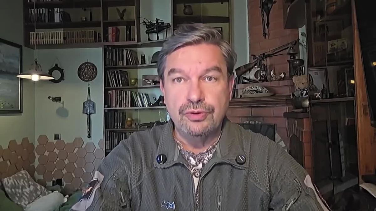 Михаил Онуфриенко: Начну с дебилов. Это видео создано с той стороны мушки – «кастрюли» мечтают о том, как в виде свиней прорвут ПВО Москвы и сожгут храм Василия Блаженного
