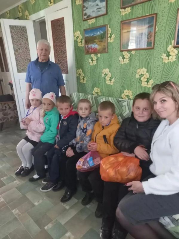 Александр Дудка: 1 октября — День пожилых людей: учащиеся Приморской школы навестили старшее поколение Александр Дудка: 1 октября — День пожилых людей: учащиеся Приморской школы навестили старшее поколение