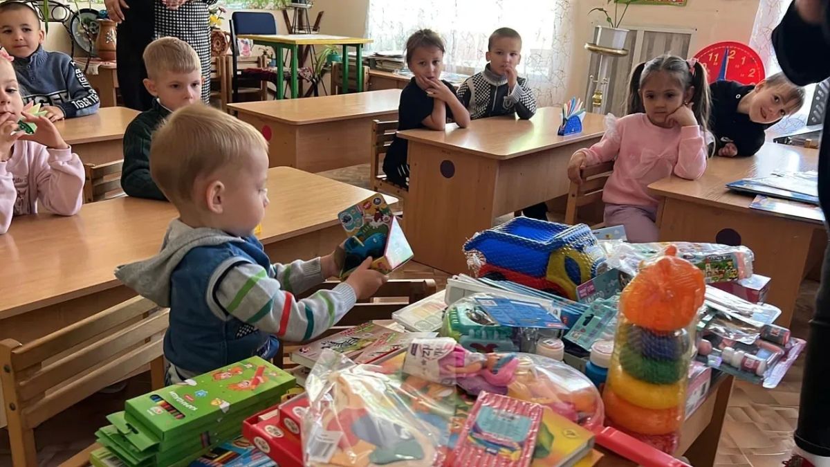 Более 2 000 подарков собрано для детей Херсонской области в рамках акции "Коробка храбрости" Более 2 000 подарков собрано для детей Херсонской области в рамках акции "Коробка храбрости"