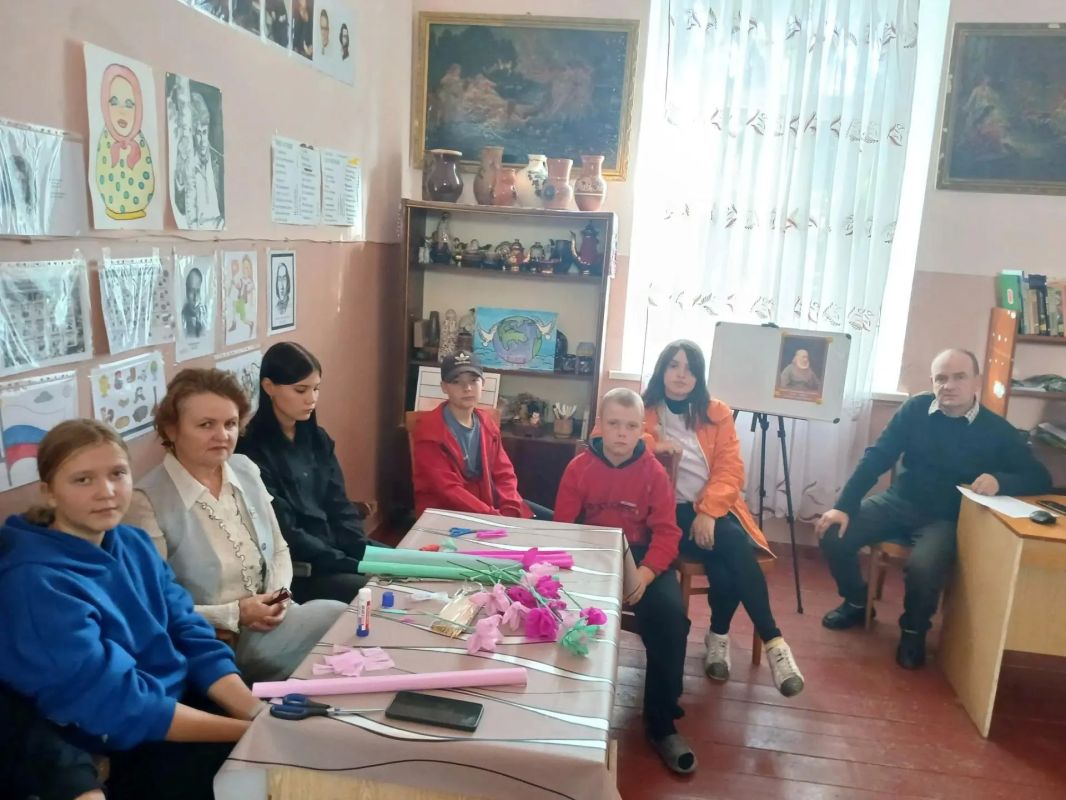 В Ульяновской библиотеке прошёл литературно-креативный вечер «Подари мне аленький цветочек…» В Ульяновской библиотеке прошёл литературно-креативный вечер «Подари мне аленький цветочек…»