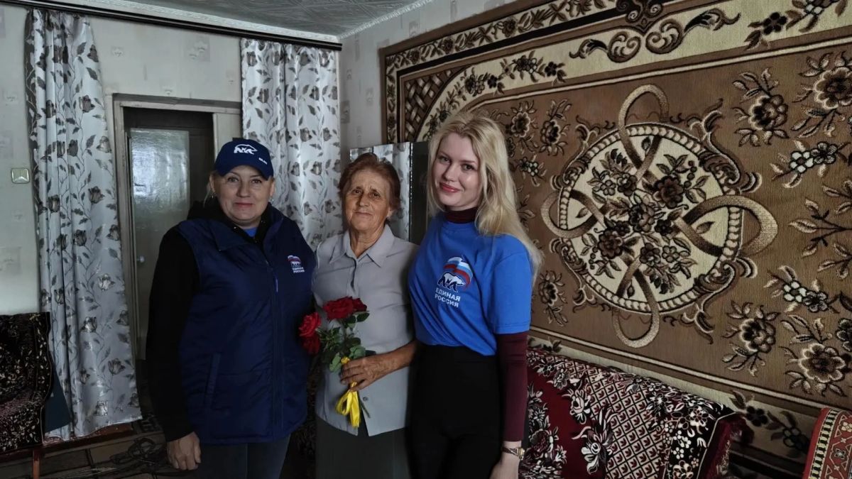 В День пожилого человека «Единая Россия» и молодогвардейцы поздравили старшее поколение Херсонской области В День пожилого человека «Единая Россия» и молодогвардейцы поздравили старшее поколение Херсонской области