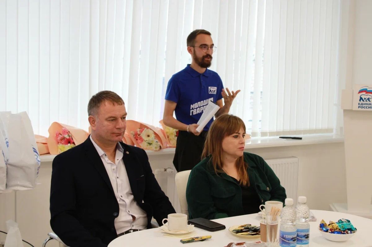 Ко Дню учителя в Штабе общественной поддержки Единой России поздравили педагогов Херсонской области и обсудили вопросы, с которыми они сталкиваются в ежедневной работе Ко Дню учителя в Штабе общественной поддержки Единой России поздравили педагогов Херсонской области и обсудили вопросы, с которыми они сталкиваются в ежедневной работе