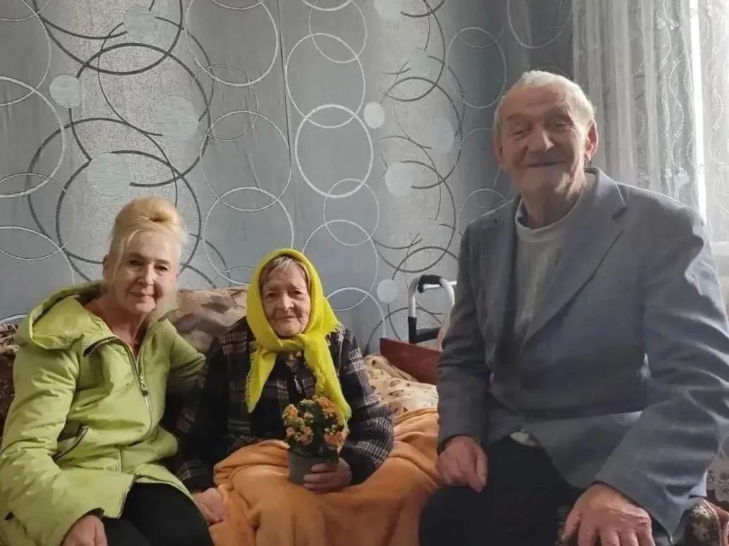 В День пожилого человека «Единая Россия» и молодогвардейцы поздравили старшее поколение Херсонской области В День пожилого человека «Единая Россия» и молодогвардейцы поздравили старшее поколение Херсонской области