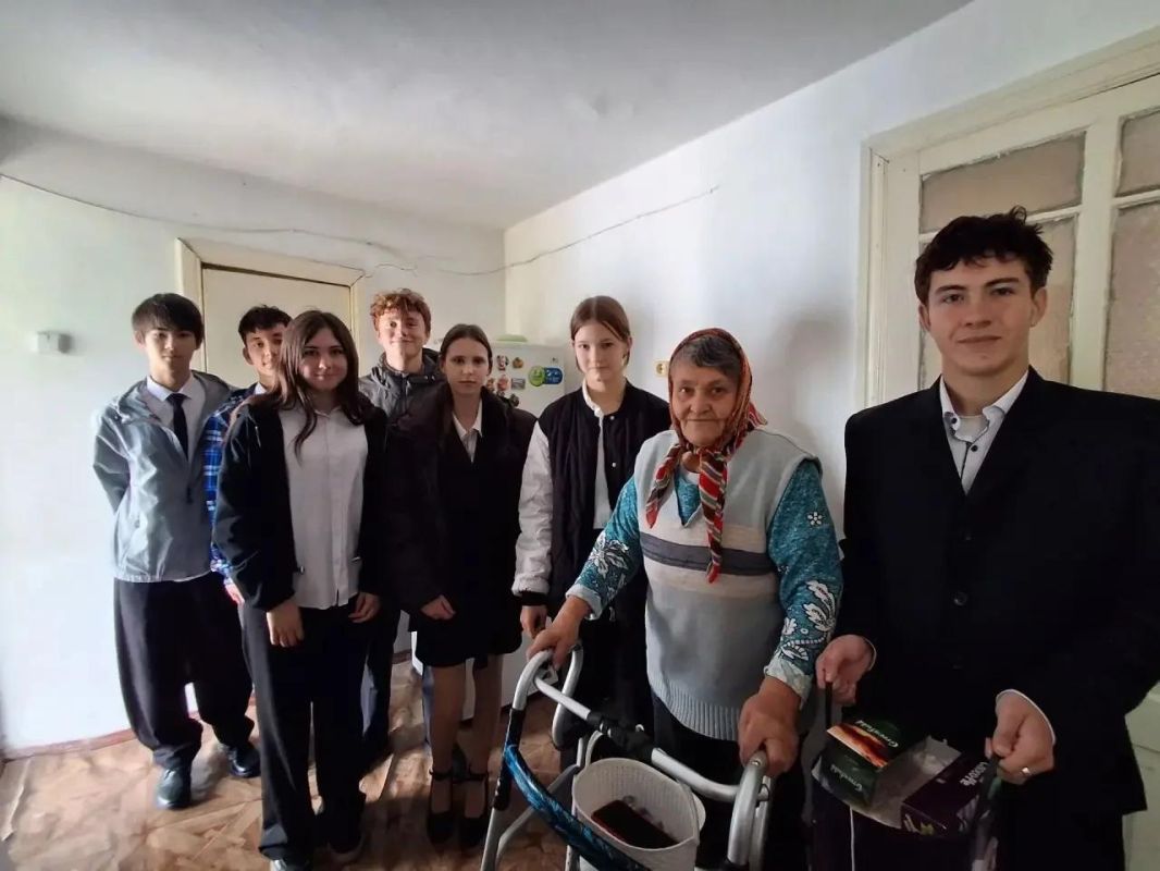Александр Дудка: 1 октября — День пожилых людей: учащиеся Приморской школы навестили старшее поколение Александр Дудка: 1 октября — День пожилых людей: учащиеся Приморской школы навестили старшее поколение