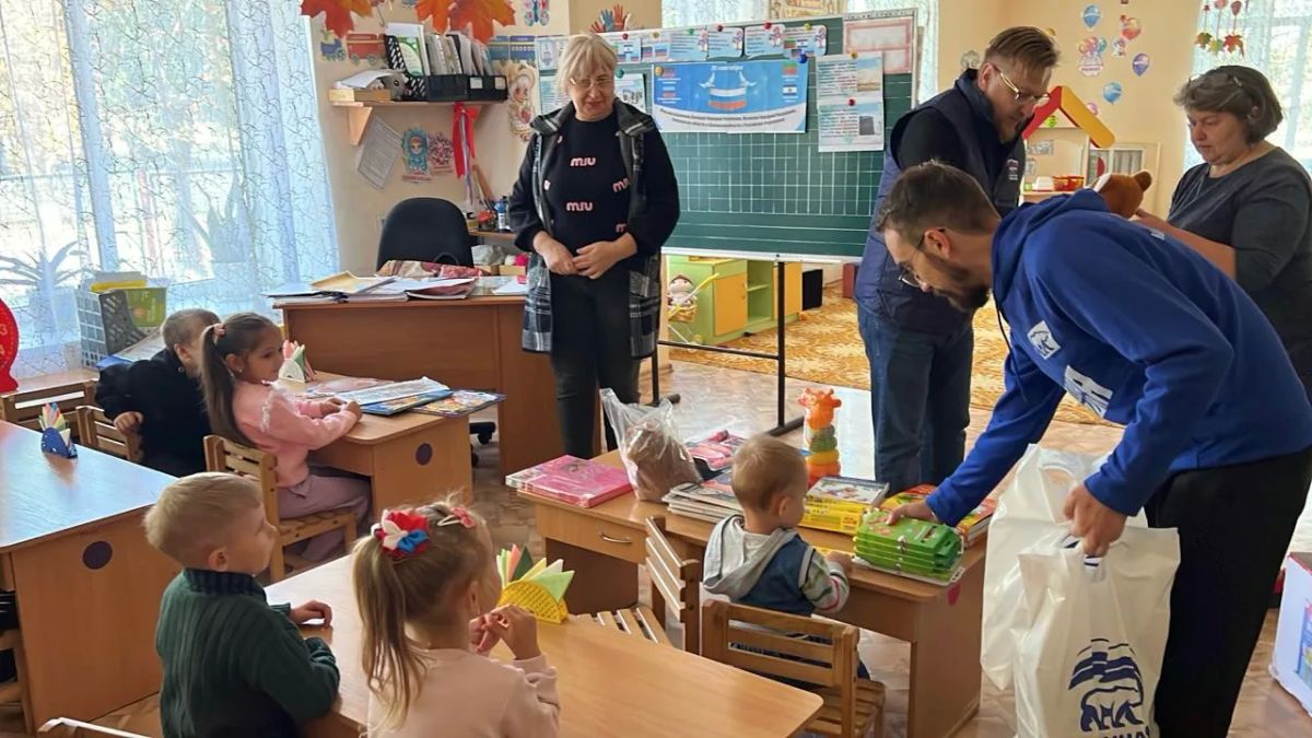 В Херсонской области завершилась акция "Коробка храбрости" от "Единой России" — собрано больше 2 000 подарков для детей, сообщил Владимир Сальдо В Херсонской области завершилась акция "Коробка храбрости" от "Единой России" — собрано больше 2 000 подарков для детей, сообщил Владимир Сальдо