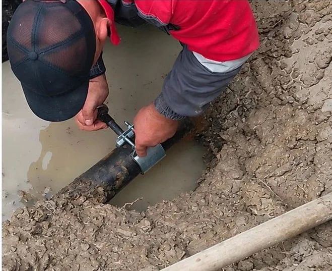 В Скадовске аварийная бригада устранила порыв на центральной магистрали водоснабжения В Скадовске аварийная бригада устранила порыв на центральной магистрали водоснабжения
