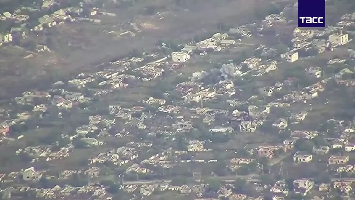 ВС РФ уничтожают точки запуска БПЛА в Антоновке, откуда ВСУ чаще всего бьют по Алешкам, сообщил ТАСС военнослужащий роты беспилотных систем 18-й общевойсковой армии группировки войск "Днепр" с позывным Алик