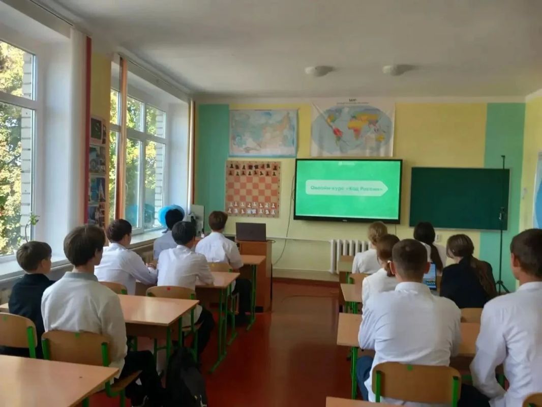 Движение Первых Приморской школы Скадовского округа активно проходит курс «Код России» Движение Первых Приморской школы Скадовского округа активно проходит курс «Код России»