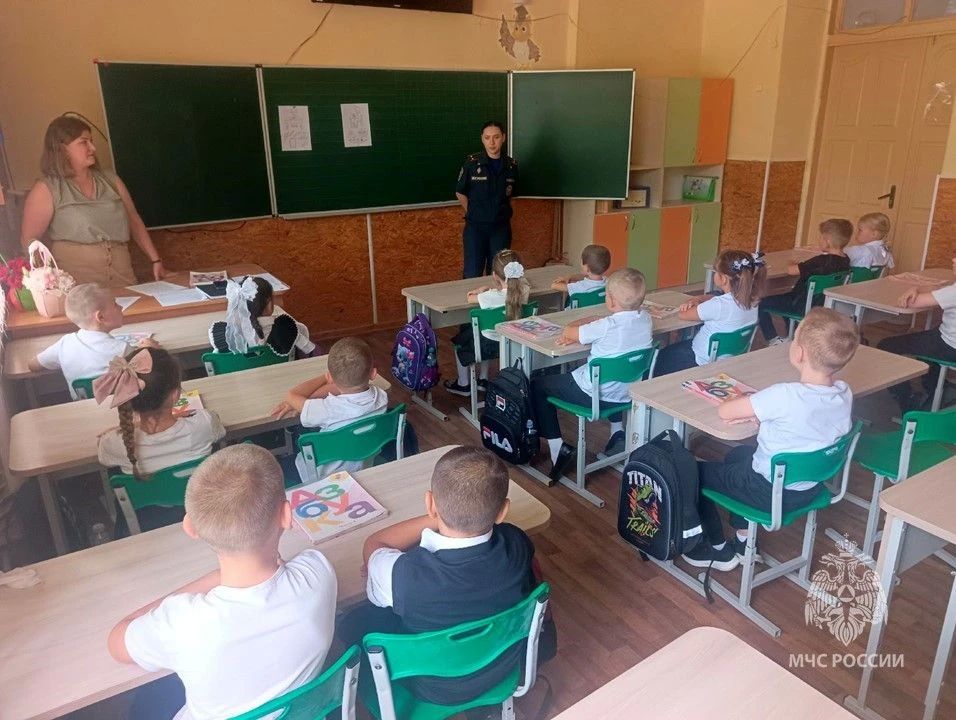 Занятия по пожарной безопасности в Каланчакской школе № 1