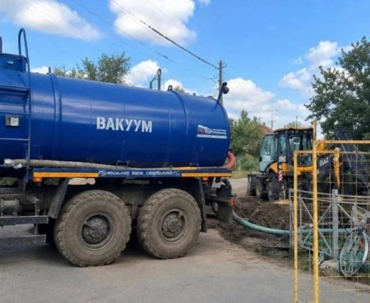 В Скадовске устранили аварию на центральном водопроводе В Скадовске устранили аварию на центральном водопроводе