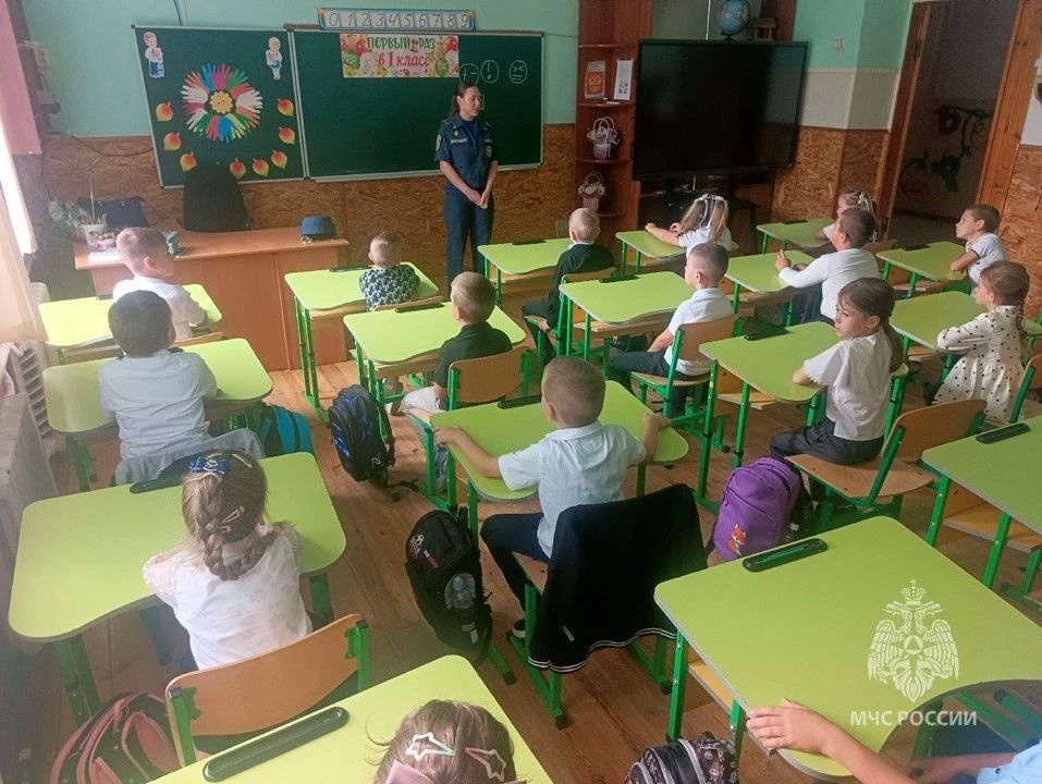 Занятия по пожарной безопасности в Каланчакской школе № 1 Занятия по пожарной безопасности в Каланчакской школе № 1
