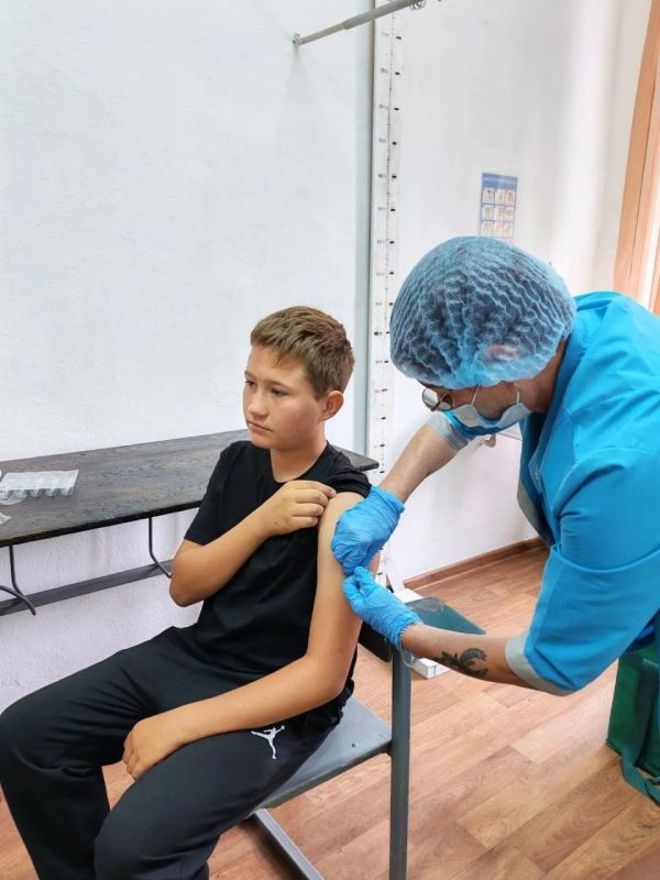 Педиатр из Мордовии провела вакцинацию детей в школах Каланчакского округа Педиатр из Мордовии провела вакцинацию детей в школах Каланчакского округа