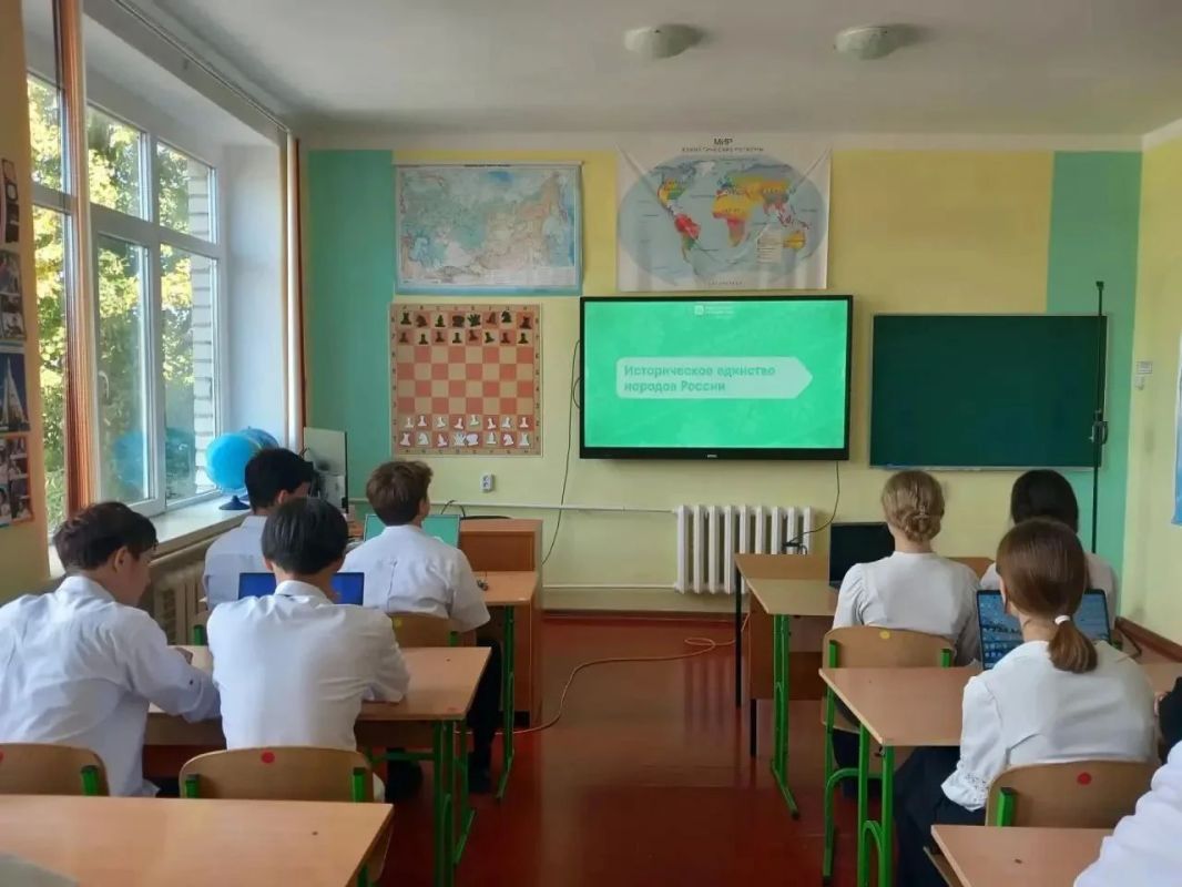 Движение Первых Приморской школы Скадовского округа активно проходит курс «Код России» Движение Первых Приморской школы Скадовского округа активно проходит курс «Код России»