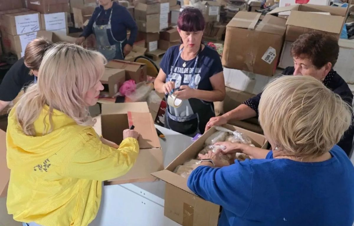 Генераторы, вода и продукты: Краснодарский край доставил помощь жителям Каховского округа