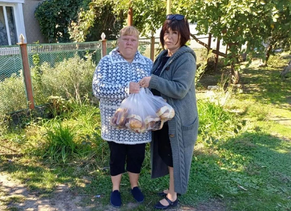 Краснодарский край направил три генератора и партию гуманитарной помощи в Каховский округ Краснодарский край направил три генератора и партию гуманитарной помощи в Каховский округ