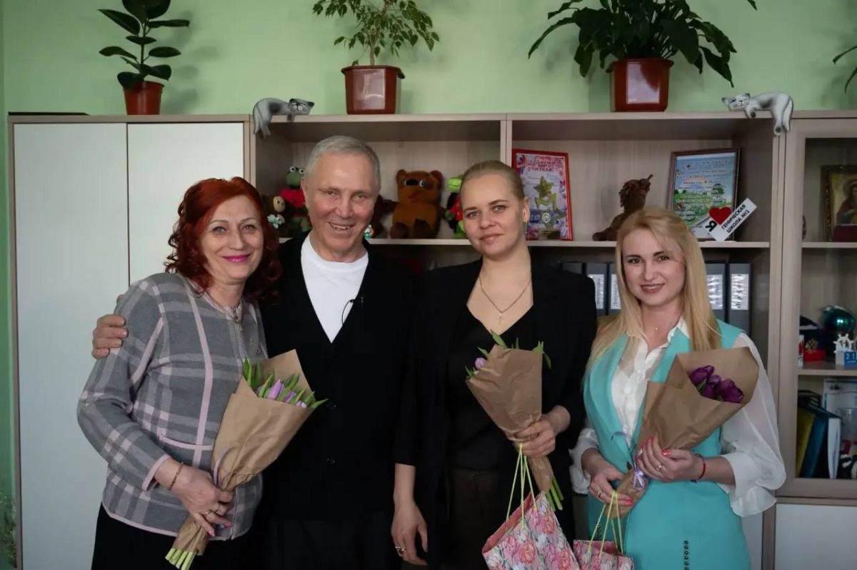 Владимир Сальдо поздравил учителей Херсонской области с профессиональным праздником