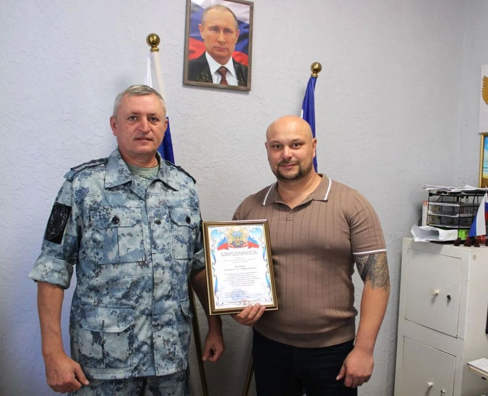 Транспортные полицейские Херсонской области поблагодарили учителей в их профессиональный праздник Транспортные полицейские Херсонской области поблагодарили учителей в их профессиональный праздник