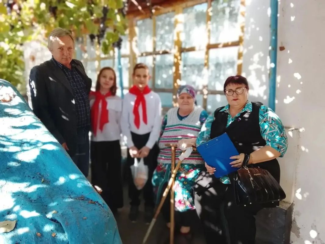 Сотрудники культуры поздравили заслуженных педагогов с профессиональным праздником Сотрудники культуры поздравили заслуженных педагогов с профессиональным праздником