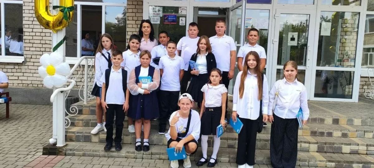 В День учителя хочется сказать слова благодарности нашему великолепному и уважаемому классному руководителю 7-Б класса, Мельничук Елене Валерьевне!