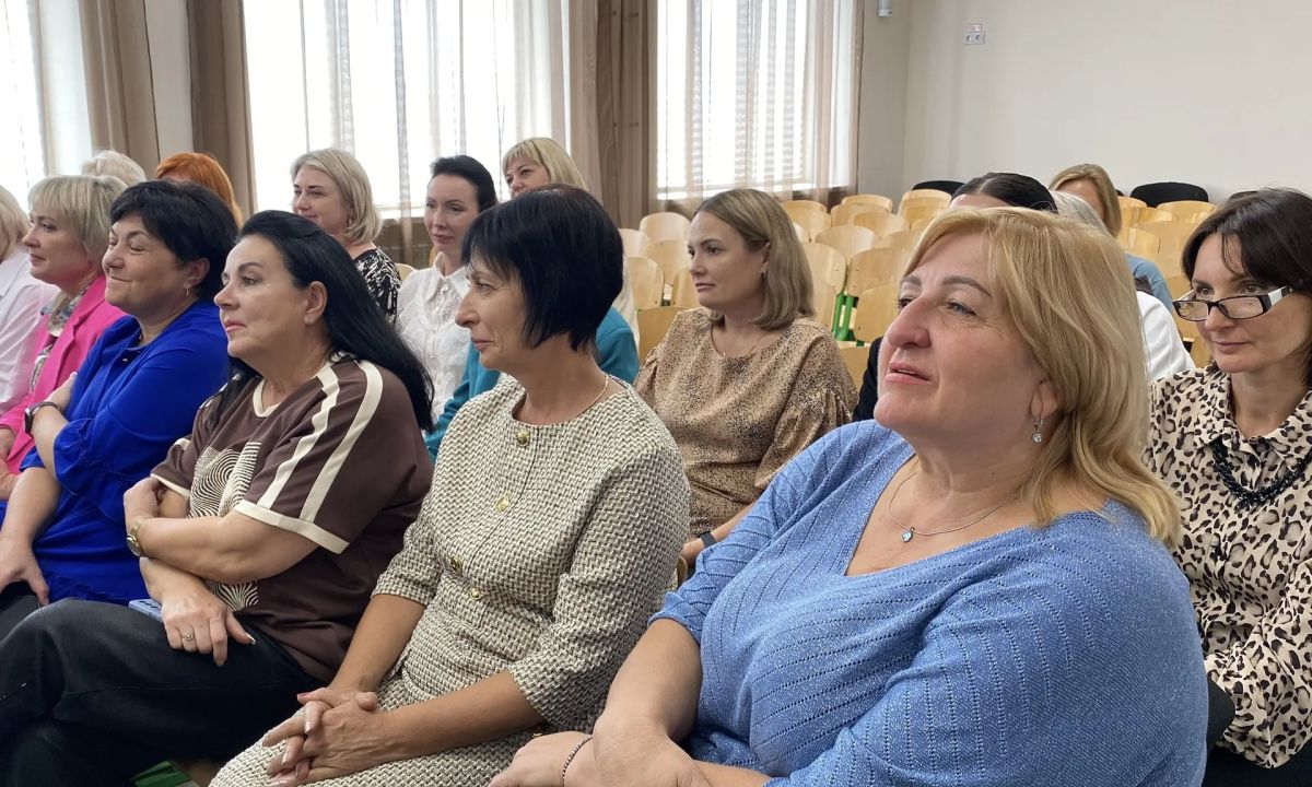 Единая Россия поздравила педагогов Херсонской области с Днем учителя Единая Россия поздравила педагогов Херсонской области с Днем учителя