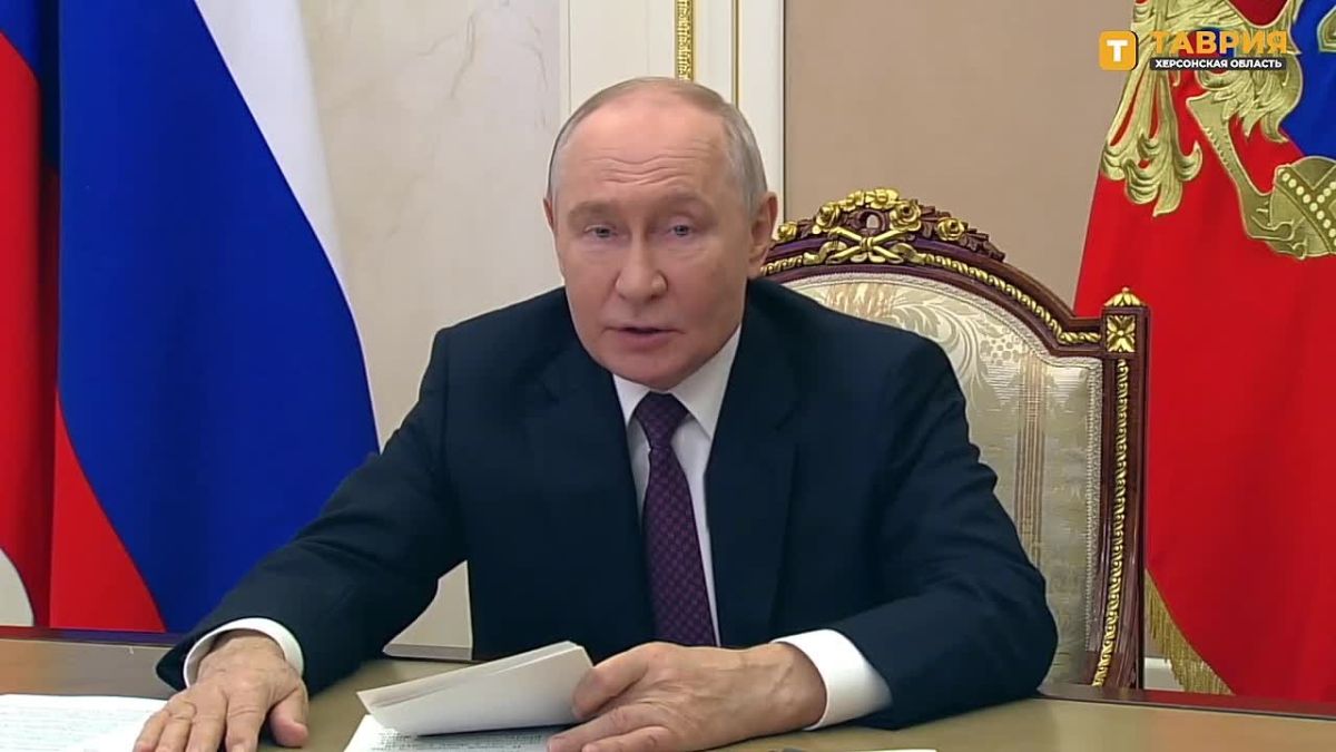 Россия продолжит создавать условия, чтобы учителя из разных уголков страны чувствовали себя частью единого профессионального сообщества — Владимир Путин