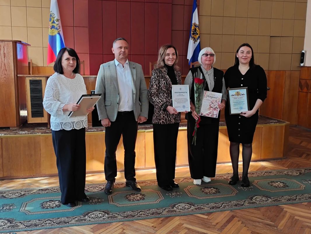 Признательность и благодарность учителям Признательность и благодарность учителям