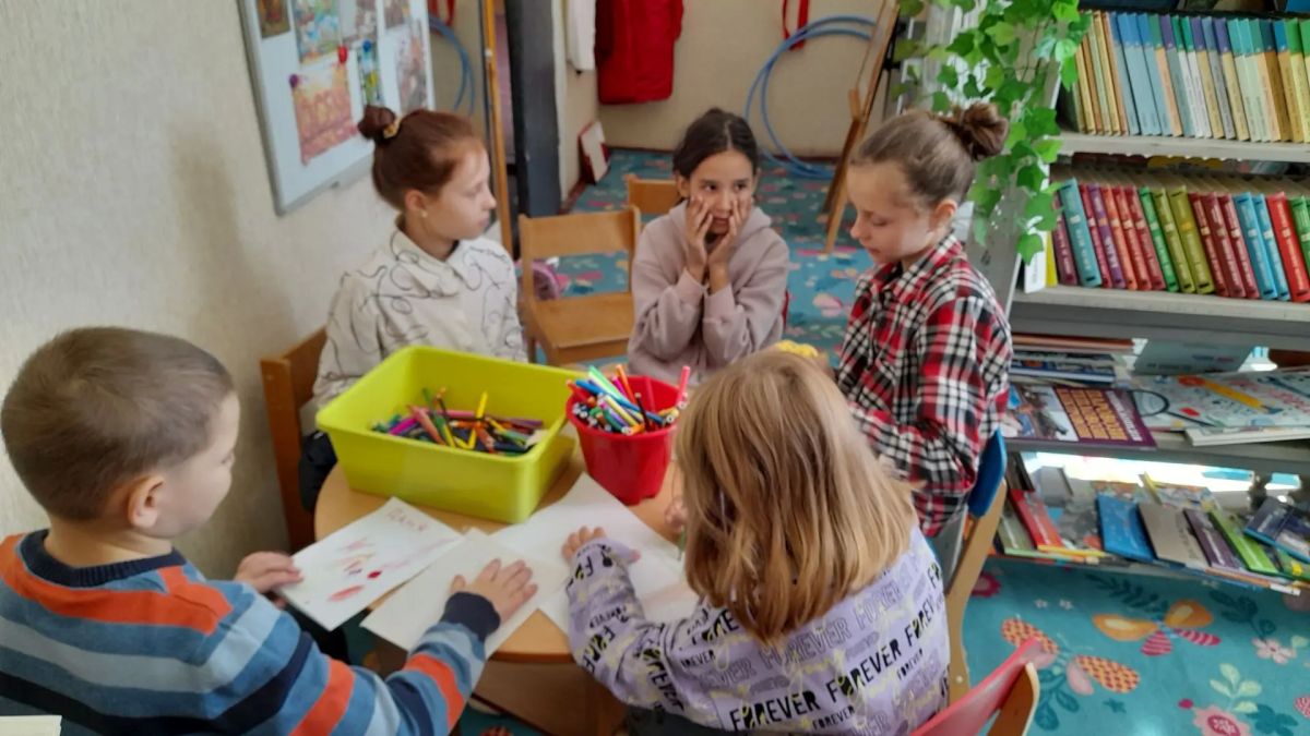 В детской библиотеке города Каховка состоялся экоурок "Секреты великого Днепра" В детской библиотеке города Каховка состоялся экоурок "Секреты великого Днепра"
