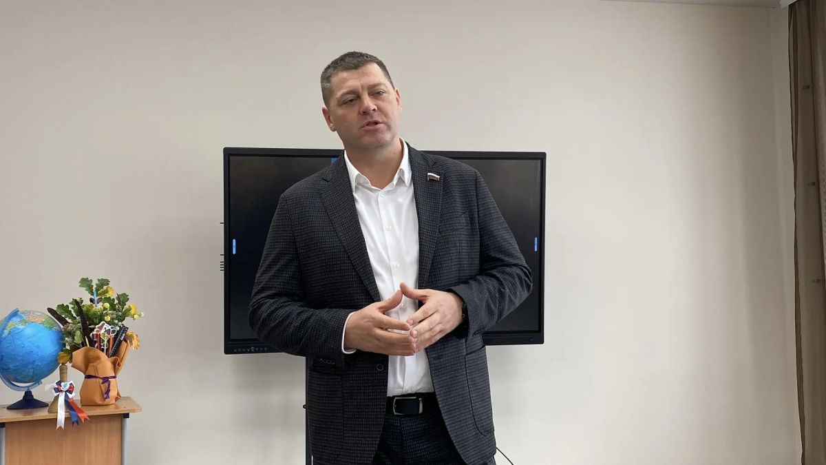 Единая Россия поздравила педагогов Херсонской области с Днем учителя Единая Россия поздравила педагогов Херсонской области с Днем учителя