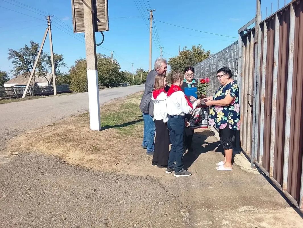 Сотрудники культуры поздравили заслуженных педагогов с профессиональным праздником Сотрудники культуры поздравили заслуженных педагогов с профессиональным праздником