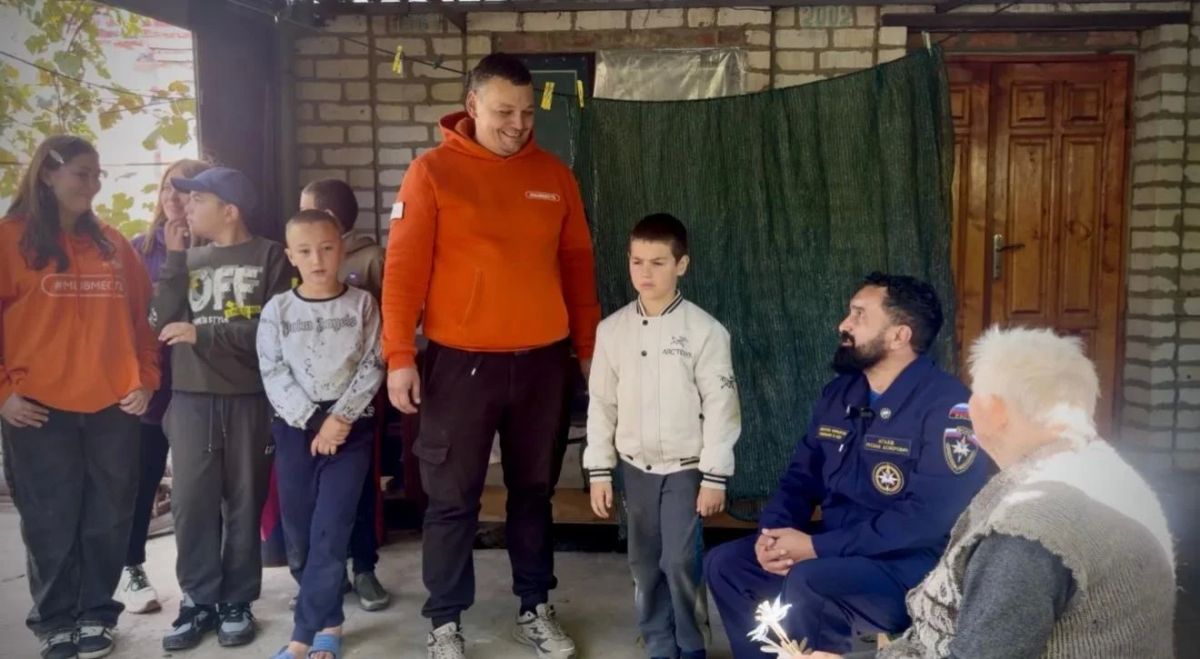 Добровольцы Херсонского РО совместно с активистами штаба #МЫВМЕСТЕ и Народного фронта провели гуманитарную акцию в Геническе, приуроченную ко Дню пожилого человека Добровольцы Херсонского РО совместно с активистами штаба #МЫВМЕСТЕ и Народного фронта провели гуманитарную акцию в Геническе, приуроченную ко Дню пожилого человека