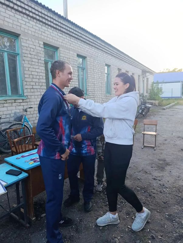Херсонский центр физкультуры и досуга провёл в Красном праздник гирь Херсонский центр физкультуры и досуга провёл в Красном праздник гирь