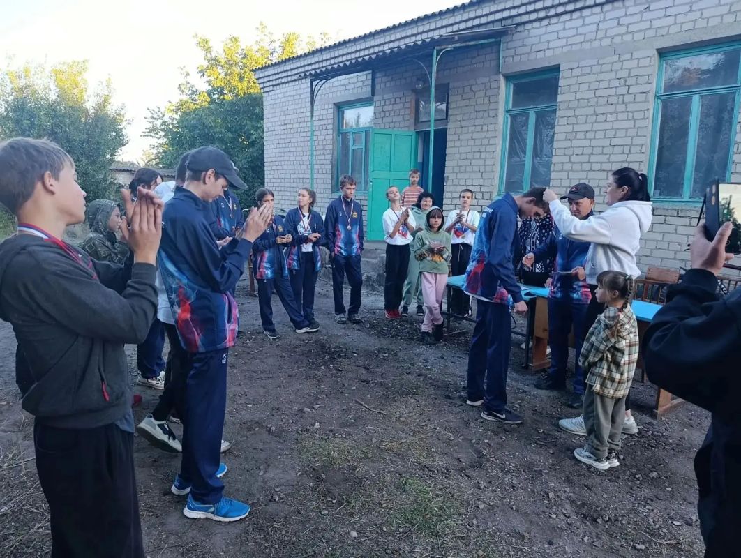 Херсонский центр физкультуры и досуга провёл в Красном праздник гирь Херсонский центр физкультуры и досуга провёл в Красном праздник гирь