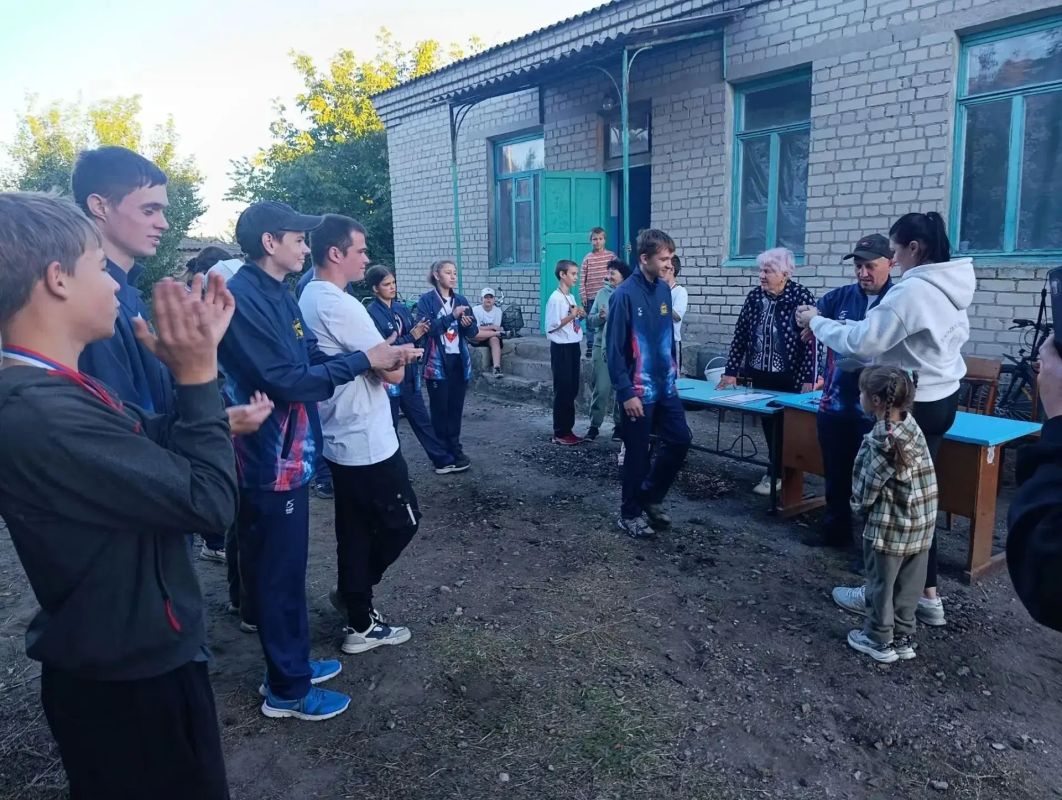 Херсонский центр физкультуры и досуга провёл в Красном праздник гирь Херсонский центр физкультуры и досуга провёл в Красном праздник гирь