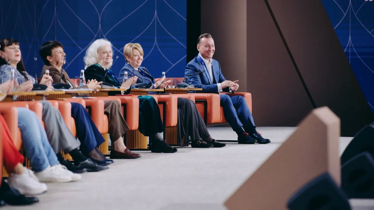 В Москве завершились VI Форум классных руководителей и I Форум директоров школ В Москве завершились VI Форум классных руководителей и I Форум директоров школ
