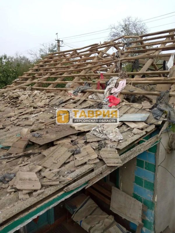 Боевики ВСУ обстреляли дом учительницы Долматовской школы Голопристанского округа