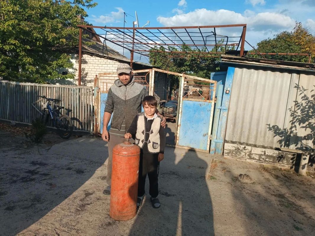 В ТУ «Благодатное» передали газовые баллоны жителям в трудной жизненной ситуации В ТУ «Благодатное» передали газовые баллоны жителям в трудной жизненной ситуации
