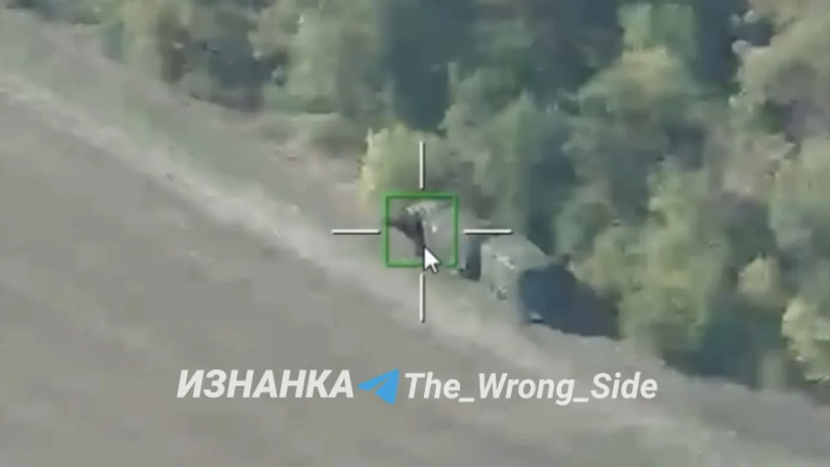 Удары реактивных "Герань-4 сикер" по РЛС П-18 во время выхода на позицию возле села Первомайское Херсонской области и по РЛС TRML-4D в районе села Степовое Днепропетровской области Удары реактивных "Герань-4 сикер" по РЛС П-18 во время выхода на позицию возле села Первомайское Херсонской области и по РЛС TRML-4D в районе села Степовое Днепропетровской области