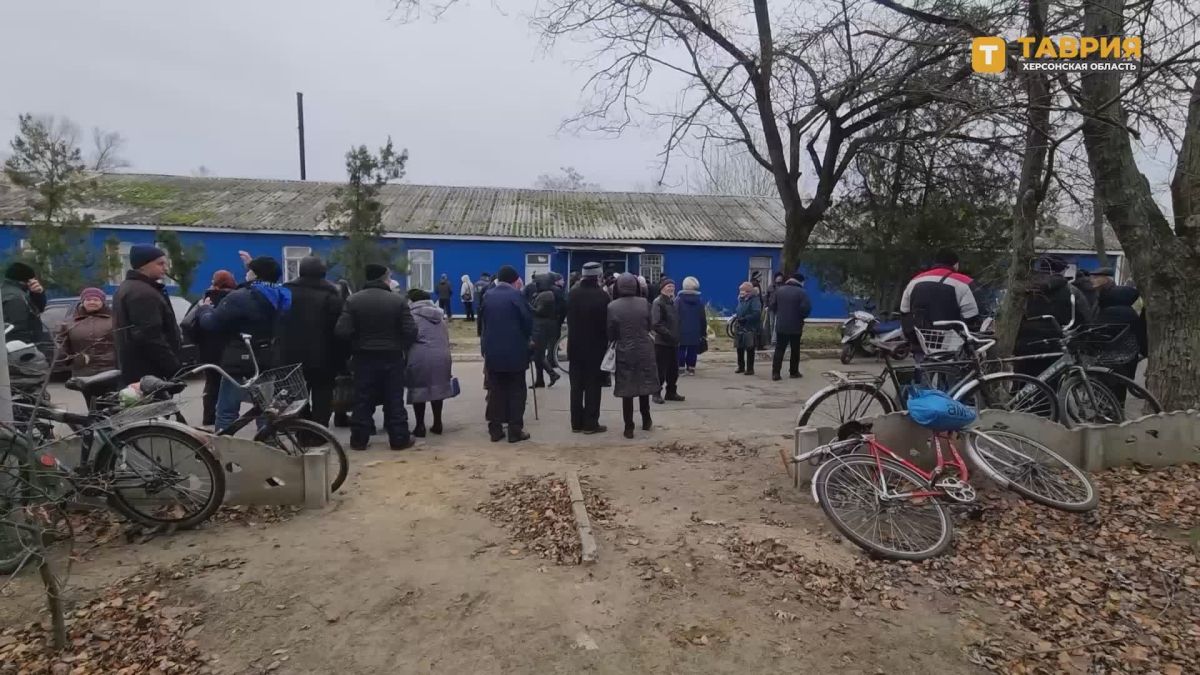 Жители Алешек так привязаны к своей родной земле, что они ее не хотят покидать ни при каких условиях, заявил Владимир Сальдо