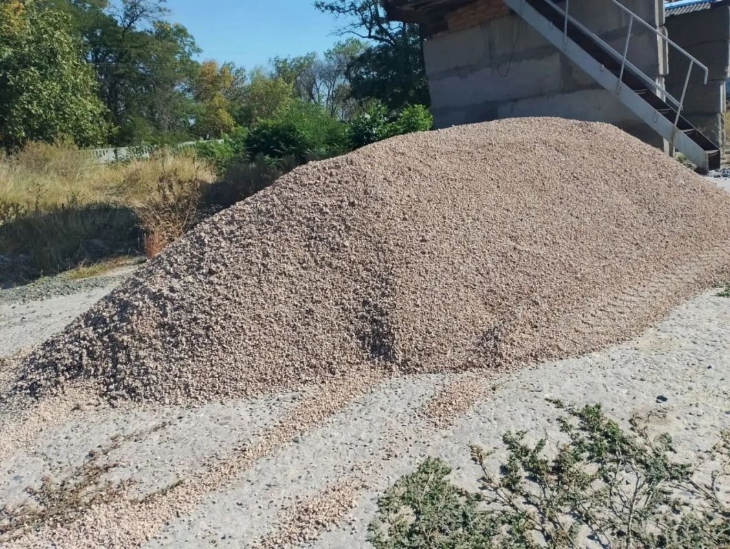 В селе Тавричанка продолжается реализация проекта «Зеркало Таврийской степи» — инициатива ТОС «Голос народа», победителя Фонда президентских грантов В селе Тавричанка продолжается реализация проекта «Зеркало Таврийской степи» — инициатива ТОС «Голос народа», победителя Фонда президентских грантов