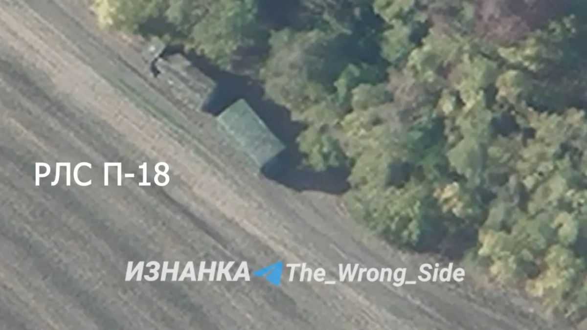 Удары реактивных "Герань-4 сикер" по РЛС П-18 во время выхода на позицию возле села Первомайское Херсонской области и по РЛС TRML-4D в районе села Степовое Днепропетровской области Удары реактивных "Герань-4 сикер" по РЛС П-18 во время выхода на позицию возле села Первомайское Херсонской области и по РЛС TRML-4D в районе села Степовое Днепропетровской области