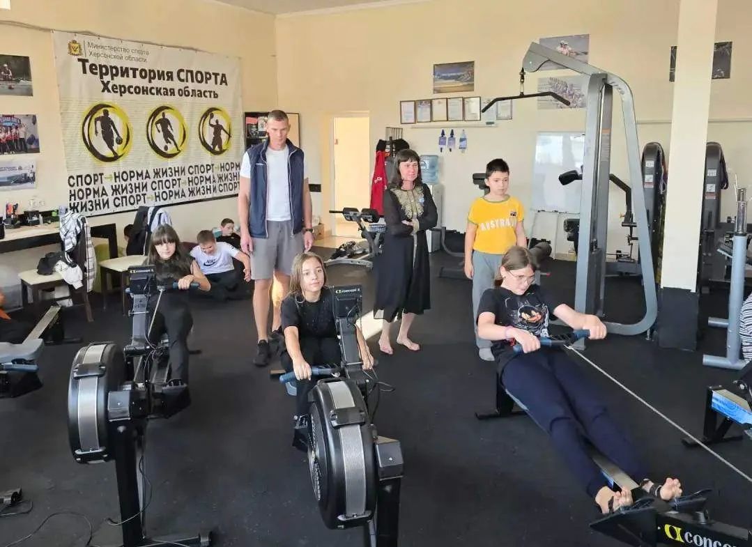 В Скадовске дали старт «Чемпиону школы» по гребле-индор Вчера в Скадовске, на базе Центра развития гребного спорта Херсонской области «Энергия», стартовал второй региональный этап всероссийских соревнований по гребле-индор... В Скадовске дали старт «Чемпиону школы» по гребле-индор Вчера в Скадовске, на базе Центра развития гребного спорта Херсонской области «Энергия», стартовал второй региональный этап всероссийских соревнований по гребле-индор...