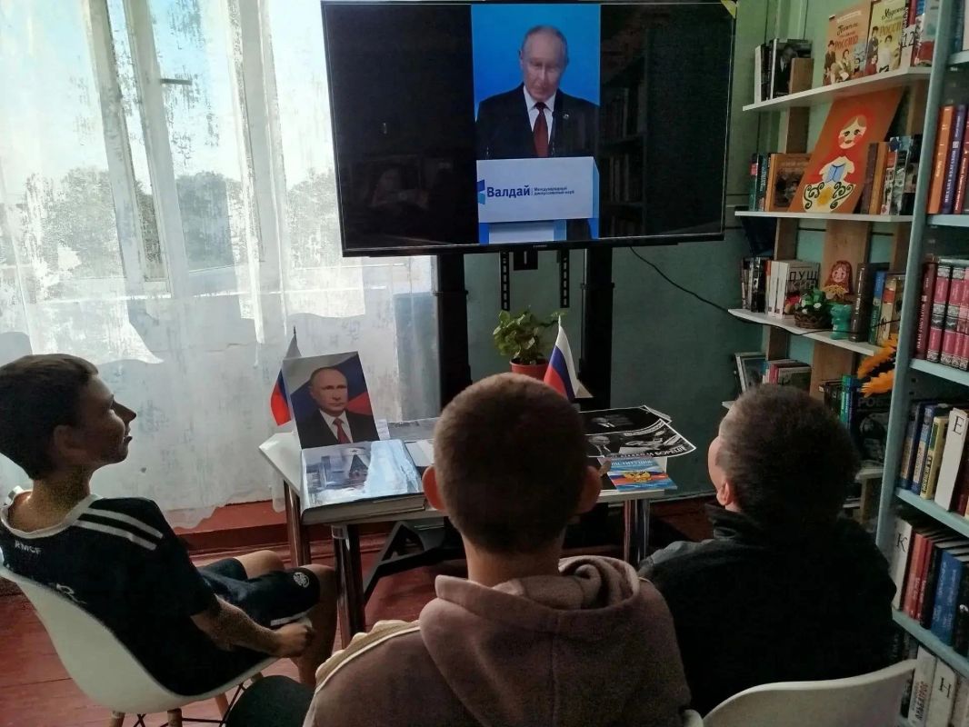 О Президенте и стране: книжные экспозиции в библиотеках округа О Президенте и стране: книжные экспозиции в библиотеках округа