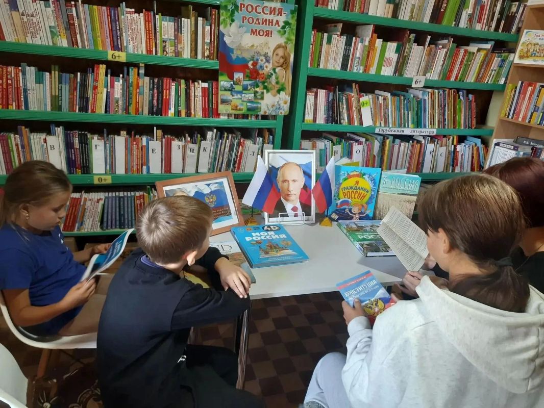 О Президенте и стране: книжные экспозиции в библиотеках округа О Президенте и стране: книжные экспозиции в библиотеках округа