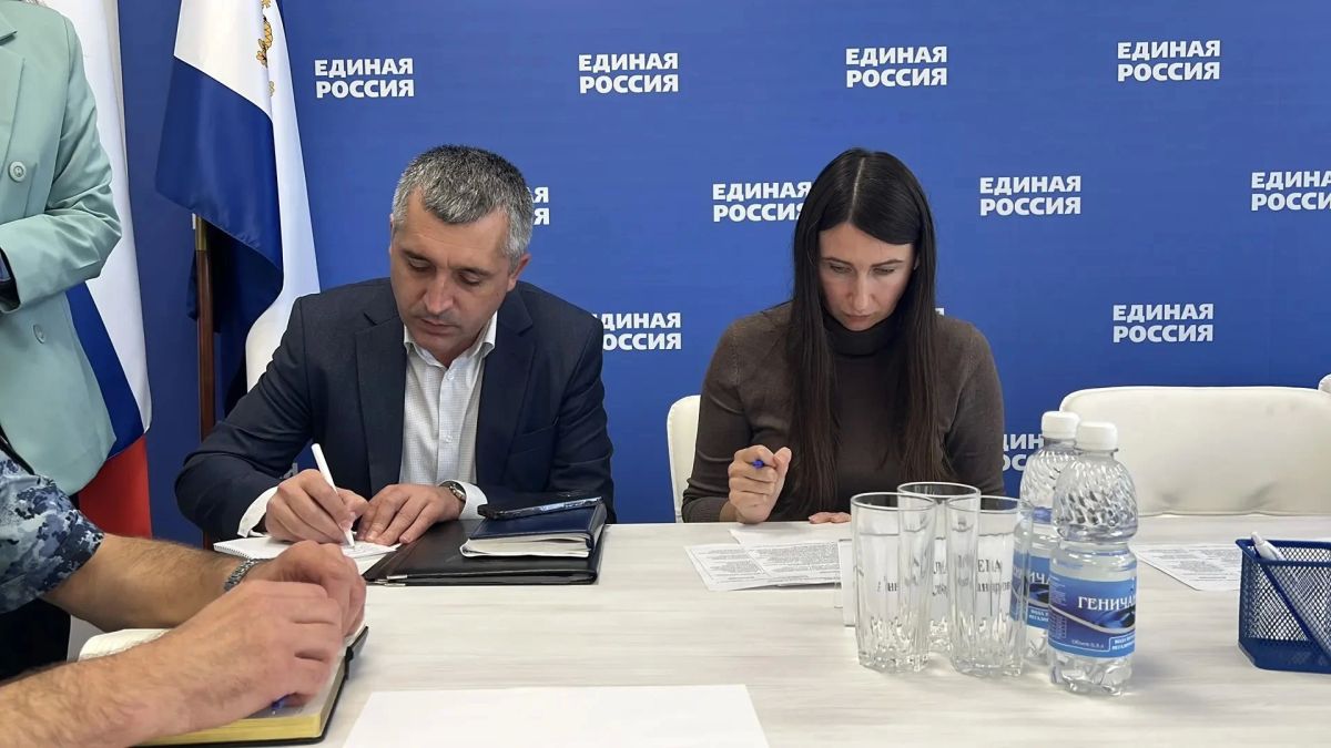Елена Дмитрук помогает жителям области разобраться в вопросах жилья и пенсионных выплат Елена Дмитрук помогает жителям области разобраться в вопросах жилья и пенсионных выплат
