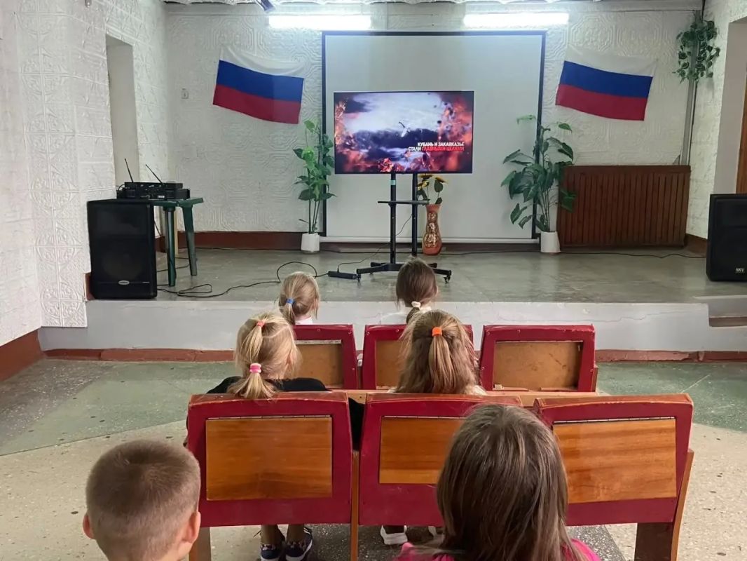 В Хлебодаровском сельском Доме культуры прошло информационно-просветительное мероприятие, посвященное Дню разгрома советскими войсками немецко-фашистских войск в битве за Кавказ В Хлебодаровском сельском Доме культуры прошло информационно-просветительное мероприятие, посвященное Дню разгрома советскими войсками немецко-фашистских войск в битве за Кавказ