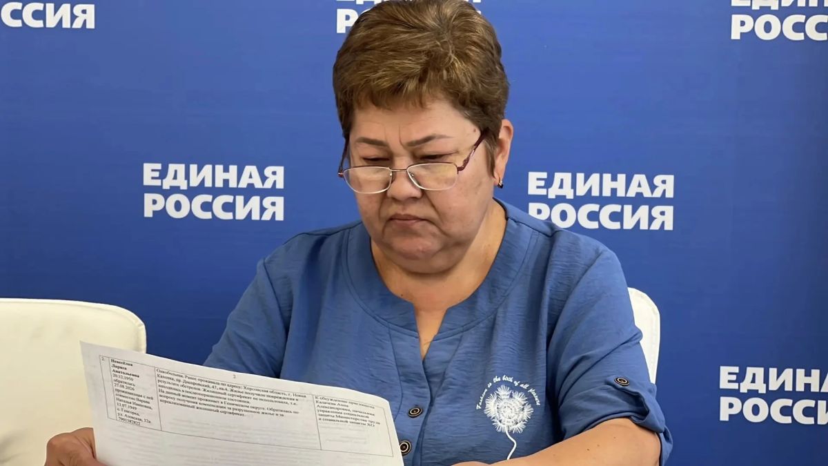 Елена Дмитрук помогает жителям области разобраться в вопросах жилья и пенсионных выплат Елена Дмитрук помогает жителям области разобраться в вопросах жилья и пенсионных выплат